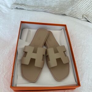 NWT - Oran sandal nude Hermes size 38